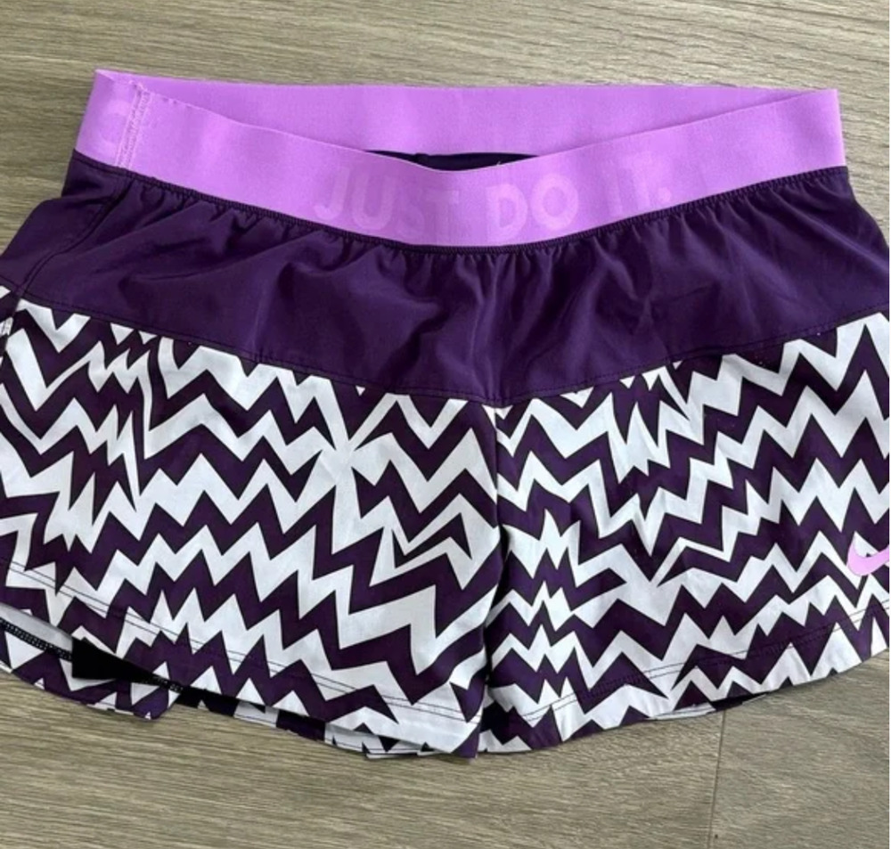 Nike Shorts Women Small Purple Cheveron Pattern